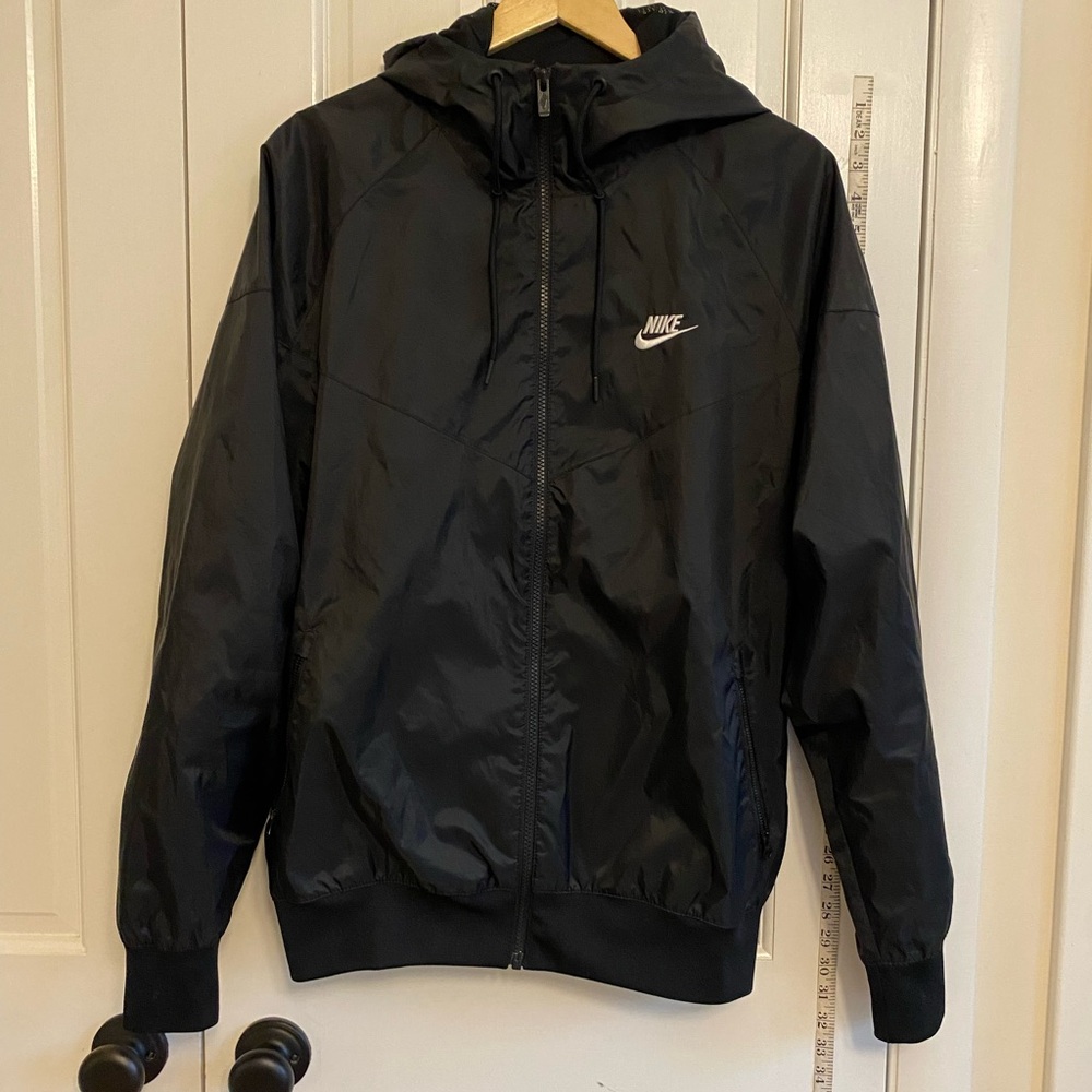 Nike Men's Black Windrunner Windbreaker Jacket